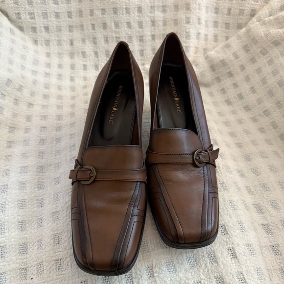 Mountain Lake women’s Brown Leather Loafers with Block Heel - Picture 2 of 8